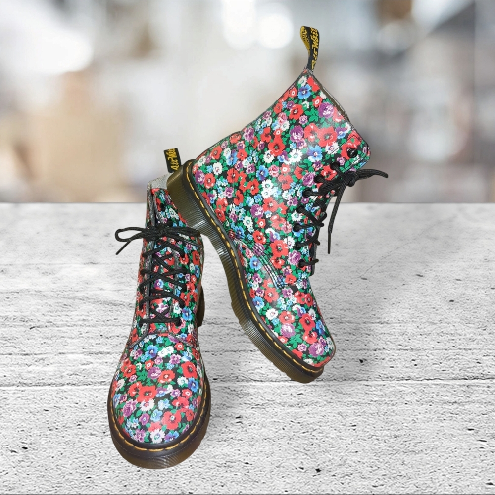 Dr. Martens 1460 black wild poppy floral boots size 9
